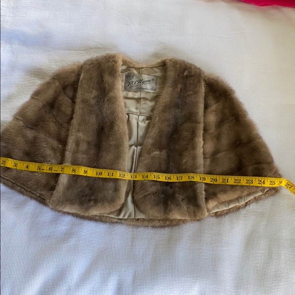 Fur label authority A644638 woman’s cape - Picture 11 of 12